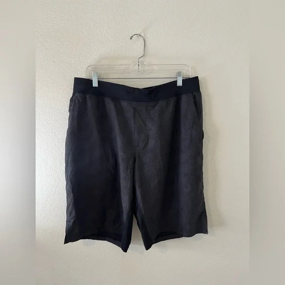 lululemon athletica Dark Gray black Men's Shorts - Picture 1 of 5